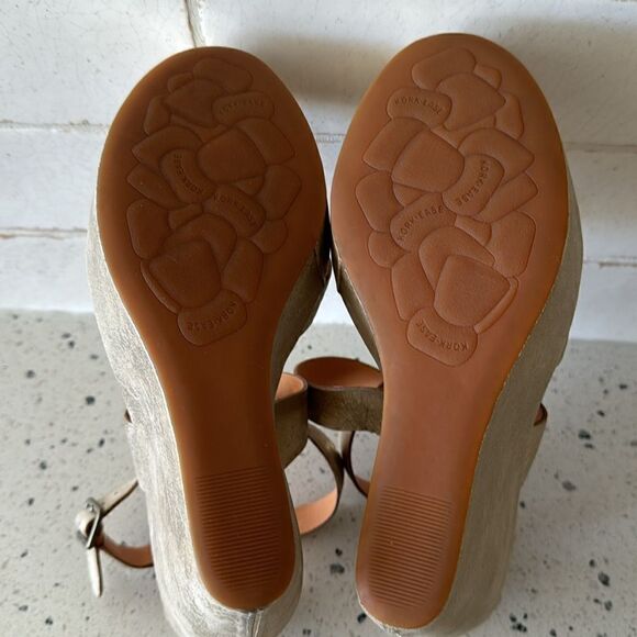 'Kork-Ease Grailey' Leather Gold Metallic Crisscross Strap Wedge Sandals Size 10 - Picture 8 of 16